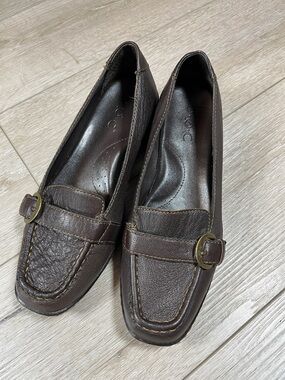 B.o.c Women's Brown Leather Loafers with Buckle Accent size 8